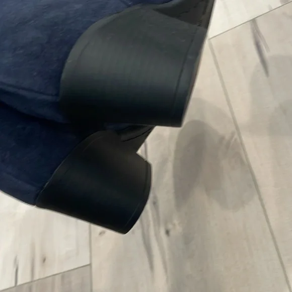 Woman’s Clizia Blue Pull-on Suede Pull-on Boots, size 38 (7.5) - Picture 7 of 7